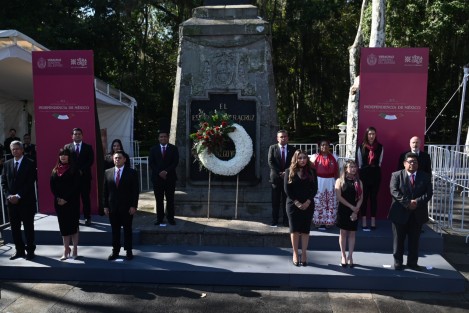 El encargado de la Oficina de Gobierno, Giovanni Canela, encabezó guardia de honor al Padre de la Patria, Miguel Hidalgo, en el parque de Los Berros.