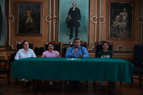 El director del Colegio Preparatorio de Xalapa, Luis Manuel González, informó que el 27 de octubre será la cena de gala por los 180 años del plantel. Lo recaudado se destinará a la restauración del piano y reparaciones en el paraninfo del instituto.