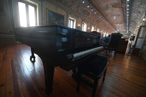 El director del Colegio Preparatorio de Xalapa, Luis Manuel González, informó que el 27 de octubre será la cena de gala por los 180 años del plantel. Lo recaudado se destinará a la restauración del piano y reparaciones en el paraninfo del instituto.