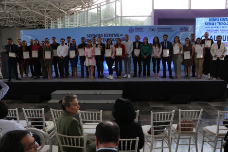 En el marco de la ceremonia de clausura de la Semana Estatal de Ciencia y Tecnología Veracruz 2023 Dialogando por la paz: la ciencia nos une, el COVEICYDET hizo entrega de reconocimientos a las y los ganadores del Apoyo Veracruzano a la Mejor Tesis 2023. 