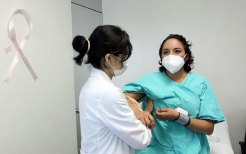  Todos los días se lucha contra el cáncer de mama, por ello en Tlapacoyan el sector salud implementa diversas actividades en el mes de octubre.
