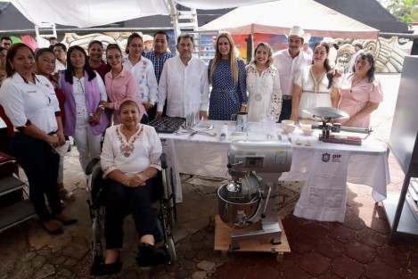 A través de redes sociales, el Gobernador  Cuitláhuac García dio cuenta de la entrega del Programa de Proyectos Productivos que en esta ocasión, estuvo en Coatzacoalcos para brindar 156 grupos de trabajo a 11 municipios de la región sur de Veracruz.
