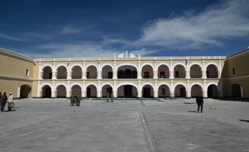 El gobernador Cuitláhuac García en compañía de autoridades militares y de Perote, recorrieron la Fortaleza de San Carlos para supervisar los avances de remodelación previo al evento de los 200 años del Colegio Militar, el próximo 11 de octubre, al cual se prevé acuda el Presidente la República.