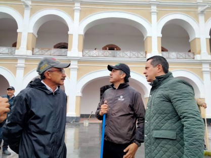 
En entrevista, luego de participar en una jornada de limpieza realizada por trabajadores estatales en dicho recinto previo a la ceremonia del Bicentenario del Heróico Heróico Colegio Militar, adelantó que está contemplando esta sede y otra en la región de los Tuxtlas.