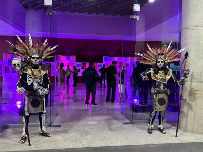 Hoy en el Auditorio IMAC,la Dirección de Cultura inauguró la exposición fotográfica Calaveras Vibrantes, de la Mtra. Blanca L. Reducindo. También ofrecieron una pasarela con catrines y catrinas. 