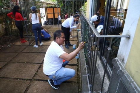 A través de redes sociales, el Gobernador Cuitláhuac García compartió apectos  del tequio realizado este domingo en las que serán las nuevas instalaciones de la Secretaría de Turismo.Un espacio digno y mejorado para los trabajadores de esta dependencia, comentó el titular del ejecutivo estatal.  