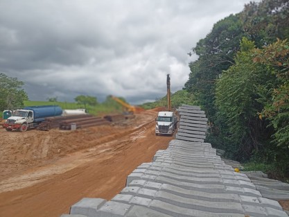 En el sur de Veracruz, se lleva a cabo la rehabilitación de vías ferroviarias que unirán el proyecto del Corredor interoceánico con el Tren Maya, ruta alterna que comprende 308 kilómetros que van del Puerto de Coatzacoalcos, Veracruz, a la ciudad de Palenque en el estado de Chiapas. 