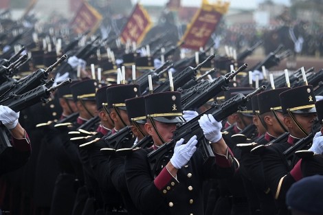  Con la presencia del Comandante Supremo de las Fuerzas Armadas, presidente Andrés Manuel López Obrador, la Secretaría de la Defensa Nacional (SEDENA) y el pueblo de Veracruz conmemoraron 200 años de honor, lealtad y patriotismo del Heroico Colegio Militar en su recién rehabilitada cuna y baluarte generacional, la Fortaleza de San Carlos.