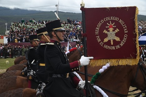 Con la presencia del Comandante Supremo de las Fuerzas Armadas, presidente Andrés Manuel López Obrador, la Secretaría de la Defensa Nacional (SEDENA) y el pueblo de Veracruz conmemoraron 200 años de honor, lealtad y patriotismo del Heroico Colegio Militar en su recién rehabilitada cuna y baluarte generacional, la Fortaleza de San Carlos.