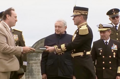 Por única ocasión, entregó la presea Bicentenario del Heroico Colegio Militar a los generales Enrique Cervantes Aguirre, director del plantel de 1980 a 1983 y titular de la SEDENA entre 1994 y 2000; Salvador Cienfuegos Zepeda, director de la academia de 1997 a 2000 y alto mando de la SEDENA en 2012-2018, y Jorge Antonio Maldonado Guevara, actual director del Colegio Militar.