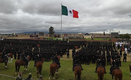 Con la presencia del Comandante Supremo de las Fuerzas Armadas, presidente Andrés Manuel López Obrador, la Secretaría de la Defensa Nacional (SEDENA) y el pueblo de Veracruz conmemoraron 200 años de honor, lealtad y patriotismo del Heroico Colegio Militar en su recién rehabilitada cuna y baluarte generacional, la Fortaleza de San Carlos.