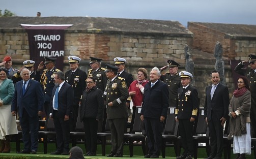  Con la presencia del Comandante Supremo de las Fuerzas Armadas, presidente Andrés Manuel López Obrador, la Secretaría de la Defensa Nacional (SEDENA) y el pueblo de Veracruz conmemoraron 200 años de honor, lealtad y patriotismo del Heroico Colegio Militar en su recién rehabilitada cuna y baluarte generacional, la Fortaleza de San Carlos.