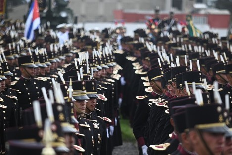  Con la presencia del Comandante Supremo de las Fuerzas Armadas, presidente Andrés Manuel López Obrador, la Secretaría de la Defensa Nacional (SEDENA) y el pueblo de Veracruz conmemoraron 200 años de honor, lealtad y patriotismo del Heroico Colegio Militar en su recién rehabilitada cuna y baluarte generacional, la Fortaleza de San Carlos.
