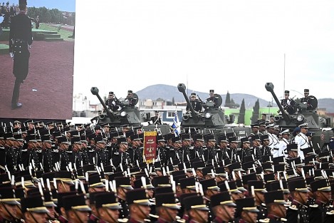  Con la presencia del Comandante Supremo de las Fuerzas Armadas, presidente Andrés Manuel López Obrador, la Secretaría de la Defensa Nacional (SEDENA) y el pueblo de Veracruz conmemoraron 200 años de honor, lealtad y patriotismo del Heroico Colegio Militar en su recién rehabilitada cuna y baluarte generacional, la Fortaleza de San Carlos.