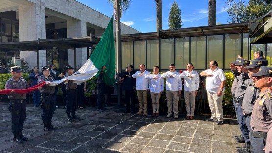 Este 12 de octubre, el Congreso del Estado de Veracruz, por conducto del Centro de Estudios para la Igualdad de Género y los Derechos Humanos (CEIGDH) realizó un acto cívico para conmemorar el Día de la Nación Pluricultural.