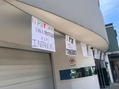 En Arco Sur, Ruiz Cortines y Ávila Camacho, manifestantes continúan protestas por recortes en el Poder Judicial.