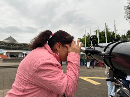 A pesar de que en la ciudad de Xalapa no se pudo observar el eclipse solar anular, varias personas se dieron cita en el museo Kana para intentar observar este fenómeno natural.
