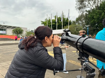 A pesar de que en la ciudad de Xalapa no se pudo observar el eclipse solar anular, varias personas se dieron cita en el museo Kana para intentar observar este fenómeno natural.