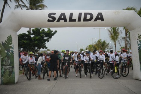 Este sábado se llevó a cabo la Rodada Familiar por la Batalla del Fuerte de Santa Teresa, que partió del boulevar Riviera veacruzana, a la Heóica Escuela Naval, en Alvarado, Veracruz. La misma contó con la participación del Gobernador Cuitláhuac García. 
