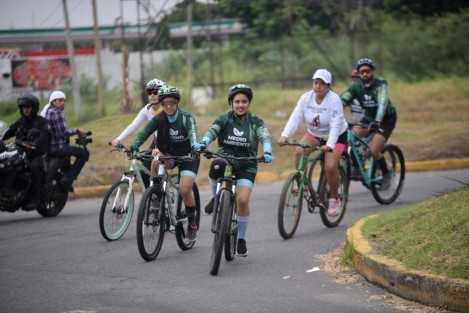 Este sábado se llevó a cabo la Rodada Familiar por la Batalla del Fuerte de Santa Teresa, que partió del boulevar Riviera veacruzana, a la Heóica Escuela Naval, en Alvarado, Veracruz. La misma contó con la participación del Gobernador Cuitláhuac García. 