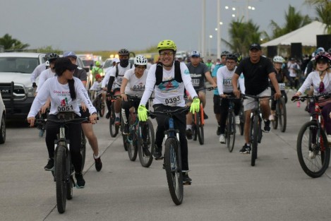Este sábado se llevó a cabo la Rodada Familiar por la Batalla del Fuerte de Santa Teresa, que partió del boulevar Riviera veacruzana, a la Heóica Escuela Naval, en Alvarado, Veracruz. La misma contó con la participación del Gobernador Cuitláhuac García. 