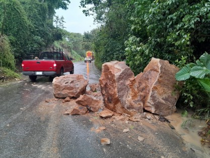  PC y fuerzas de tarea atienden afectaciones en los municipios de Agua Dulce, Moloacán, Tlapacoyan, Misantla, San Rafael y Xalapa, sin que al momento se registren personas lesionadas.
