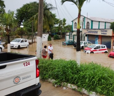  PC y fuerzas de tarea atienden afectaciones en los municipios de Agua Dulce, Moloacán, Tlapacoyan, Misantla, San Rafael y Xalapa, sin que al momento se registren personas lesionadas.