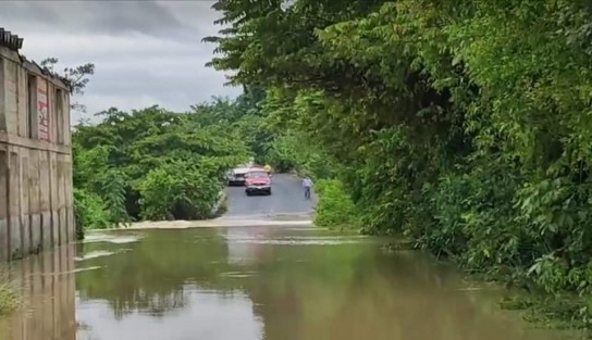 Intensas lluvias en el norte de la entidad han afectado a la población, principalmente por la crecida de ríos. En el municipio de Papantla, pobladores y automovilistas de Cerro Grande Morgadal, Morgadal y El Triunfo quedaron incomunicados debido a la crecida del arroyo. 