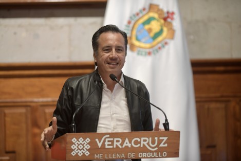 El gobernador Cuitláhuac García Jiménez, acompañado por el director general de la Agencia, Rómulo Sánchez Velázquez, reiteró que se trata de un punto de encuentro para potenciar oportunidades de negocios, inversiones, nuevas tecnologías e innovaciones, pues alojará a las más grandes empresas con su oferta de bienes y servicios, así como proyectos en marcha.