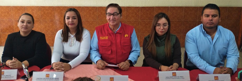  El Partido del Trabajo (PT) en varias ocasiones ha señalado las pifias del secretario de la SEDEMA, Carlos Contreras. Este funcionario constantemente causa estragos en la imagen del ciudadano gobernador; la última ocasión se da en Nanchital, donde la gente no fue previamente informada del propósito de construir un relleno sanitario, por lo cual, las manifestaciones en contra del gobierno estatal estuvieron al orden del día. Urge un cambio de titular en esa dependencia.  