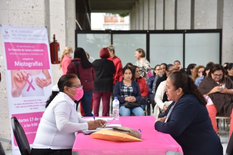 En el marco del Día Mundial contra el Cáncer de Mama, la presidenta de la Comisión Permanente de Salud y Asistencia de la LXVI Legislatura de Veracruz, diputada Adriana Esther Martínez Sánchez, coordinó los trabajos de la jornada de mastografías para el cuidado de la salud de las trabajadoras del Poder Legislativo y sus familias.
