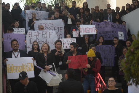 Para que autoridades los escuchen, los trabajadores del Poder Judicial de la Federación se manifestaron e iniciaron cierres de sus labores.