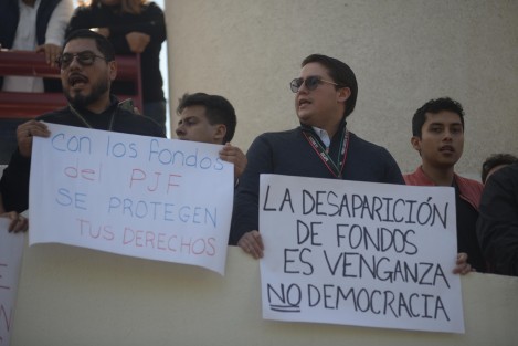 Para que autoridades los escuchen, los trabajadores del Poder Judicial de la Federación se manifestaron e iniciaron cierres de sus labores.
