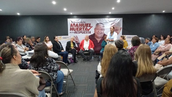 El licenciado Manuel Huerta se reunió en Xalapa, con mujeres activistas y víctimas de injusticias, de quienes escuchó historias, vivencias y demandas.