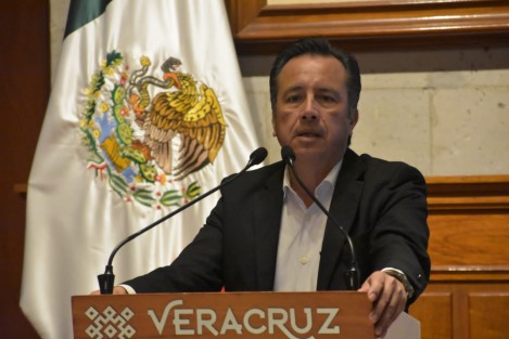 El Gobernador Cuitláhuac García Jiménez descartó que el Quinto Congreso de Energía fuera una plataforma proselitista y aseguró que los secretarios han cuidado las formas, por lo que les exhortó a que conminen al público que asiste a los eventos oficiales a que cuiden su actuar.
