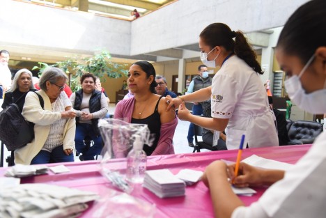 El Congreso del Estado, por conducto de la presidenta de la Comisión Permanente de Salud y Asistencia de la LXVI Legislatura, diputada Adriana Esther Martínez Sánchez, se sumó a la Campaña Nacional de Vacunación contra Influenza estacional 2023, la cual dio inicio el pasado 16 de octubre.