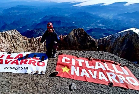 En un gesto solidario y de apoyo, un grupo de alpinistas llevaron el nombre de la aspirante a Coordinar el Comité de Defensa de la 4T en el estado de Veracruz, Citlalli Navarro, a la cima más grande de México, el Pico de Orizaba. Tal gesto conmovió a la aspirante y agradeció infinitamente.