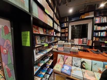 Porque hay otras cosas que leer, que no son libros de texto, es una buena noticia que una reconocida librería de Xalapa haya abierto una sección especial para lectores infantiles y adolescentes. Y más aún que haya material a  buenos precios.