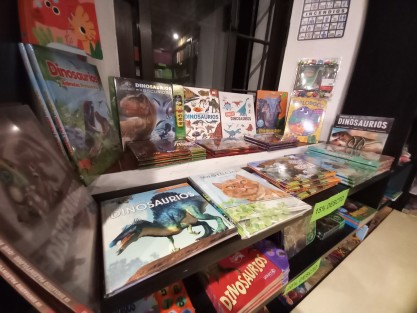 Porque hay otras cosas que leer, que no son libros de texto, es una buena noticia que una reconocida librería de Xalapa haya abierto una sección especial para lectores infantiles y adolescentes. Y más aún que haya material a  buenos precios.