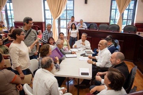 Como parte de la política de puertas abiertas implementada por esta Administración, este lunes el presidente municipal Ricardo Ahued Bardahuil encabezó una jornada de audiencias ciudadanas en la Sala de Cabildo. 