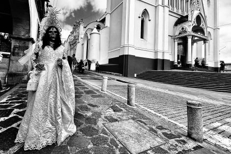 Salías del templo un día, Llorona...¡Uuuuuuy!