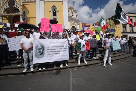 Nuevamente trabajadores del Poder Judicial de la Federación se manifestaron en Plaza Lerdo sumándose al paro nacional que extendieron hasta el 29 de octubre como medida de protesta por la extinción de fideicomisos que aprobó el Senado de la República y serían afectados en los rubros de pensiones, vivienda, cobertura de salud y retiro.