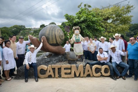 Durante la inauguración del Bulevar del Tegogolo y el Primer Festival del Tegogolo y productos de la región, agradeció la paciencia de la gente en los dos años y medio en que se prolongaron las obras, mismas que dan cuenta de un municipio transformado, donde todos los que lo visiten podrán disfrutar las delicias gastronómicas y belleza natural de este rincón de Veracruz.