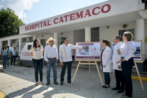 Por la mañana, el mandatario supervisó los trabajos de remodelación del área de tococirugía, la central de esterilización y el quirófano del Hospital de la Comunidad, una de las más de 150 unidades médicas intervenidas actualmente y en la que son invertidos 20 millones 440 mil pesos en beneficio de 22 mil 406 habitantes; totalmente renovado y con tecnología de punta.