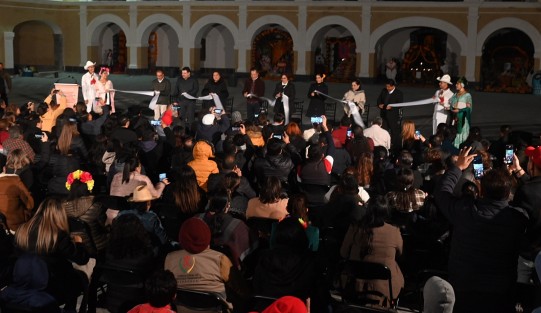  Este viernes se inauguró la muestra de altares de muertos de diferentes dependencias y oficinas de gobierno; el evento por primera vez se realizó en la Fortaleza de  San Carlos, en Perote, cuna del Heroico Colegio Militar, que este año celebra su bicentenario