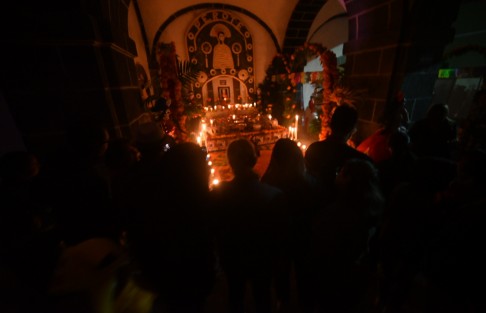  Este viernes se inauguró la muestra de altares de muertos de diferentes dependencias y oficinas de gobierno; el evento por primera vez se realizó en la Fortaleza de  San Carlos, en Perote, cuna del Heroico Colegio Militar, que este año celebra su bicentenario