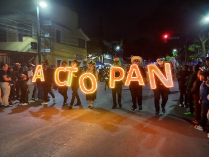 Lleno de colorido se llevó a cabo el Desfile de Día de Muertos organizado por Gobierno del Estado, con la participación de empleados estatales, asociaciones, y representantes de algunos municipios. 
