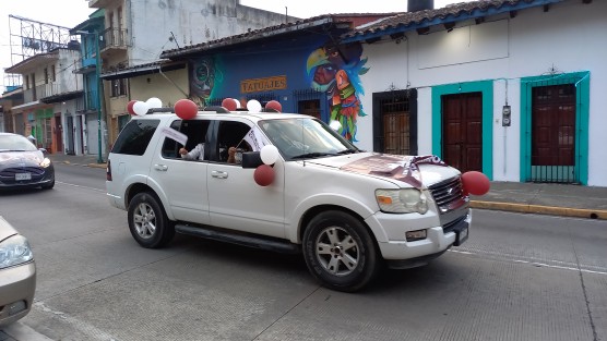 Al estilo del Frente anti AMLO, seguidores de Eric Cisneros recorrieron las calles de Xalapa en apoyo al originario de Otatitlán. Cabe señalar que no se notó presencia del sector de la tercera raíz. 