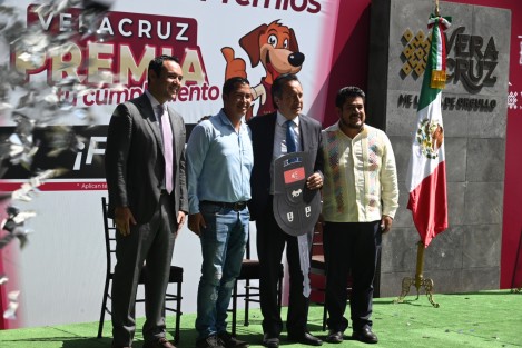 Este lunes se hizo entrega de los premios del sorteo de contribuyentes que cumplieron a tiempo con el pago de derechos vehiculares. El evento se realizó en la explanada de la Secretaría de Finanzas y Planeación.