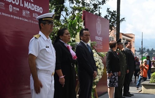 El gobernador Cuitláhuac García, acompañado de la presidenta del Poder Judicial, Lisbeth Jiménez y la del Poder Legislativo, Margarita Corro, encabezaron el evento por el 150 Aniversario del Natalicio de Francisco I. Madero. 